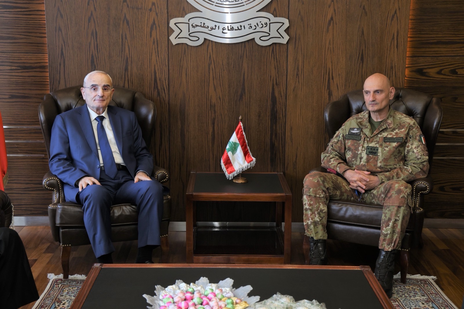 وزير الدفاع الوطني يستقبل رئيس أركان الدفاع الإيطالي