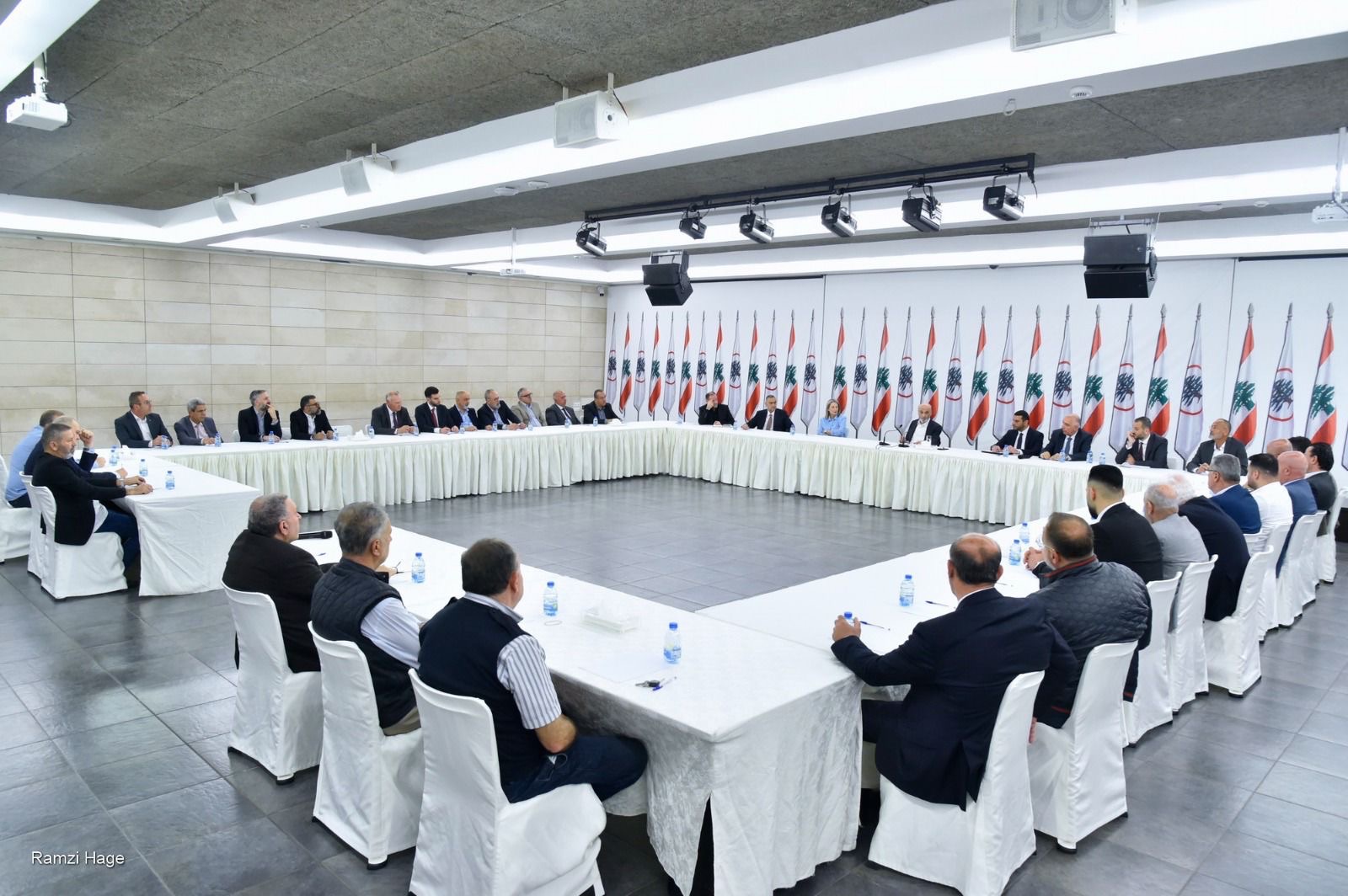 معراب: جعجع يؤكد دعم صمود القرى الحدودية ويعد بتأمين احتياجاتها