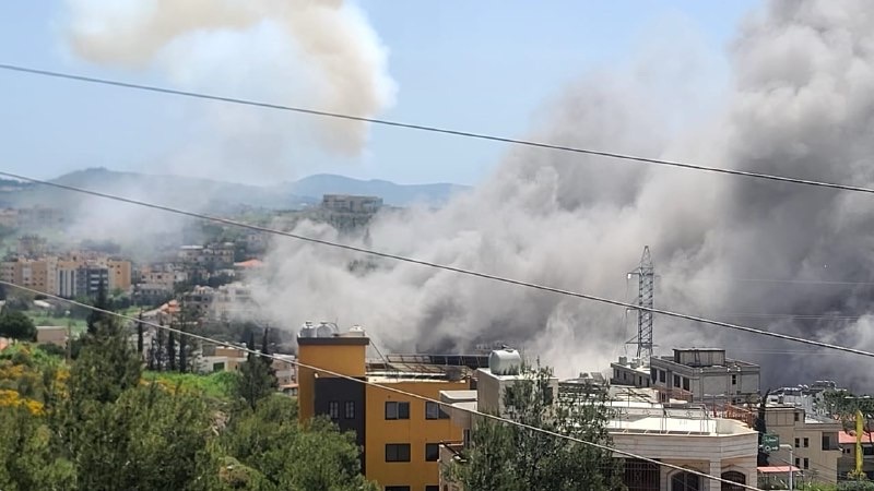 *الوكالة الوطنية”: أكثر من 50 غارة استهدفت قرى القطاعين الغربي والأوسط في صور وبنت جبيل خلال الساعتين الماضيتين*