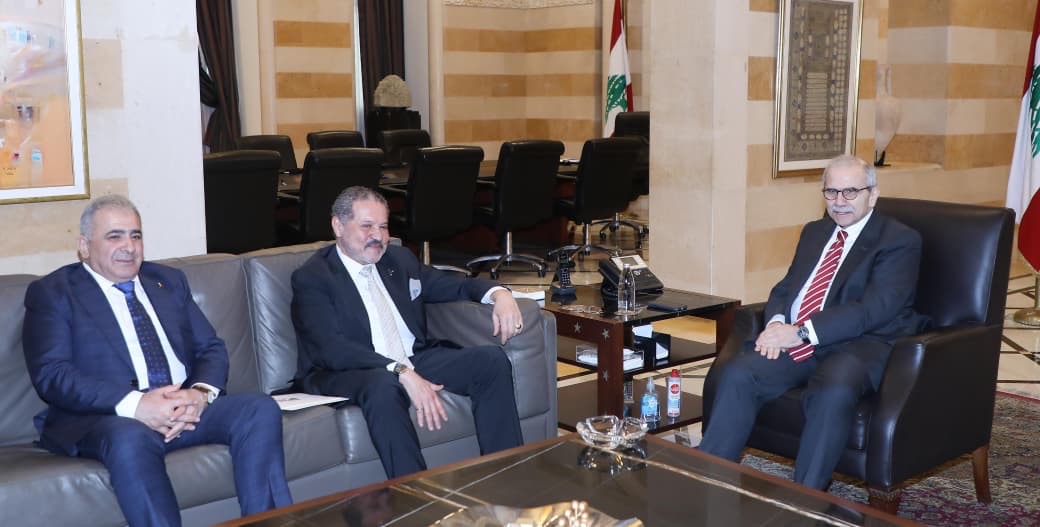 نواف سلام يبحث أوضاع المخيمات الفلسطينية وخطة تسليم السلاح في بيروت