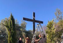 بالصور – استبدال تمثال للمسيح حطمه جنود إسرائيليون في دبل