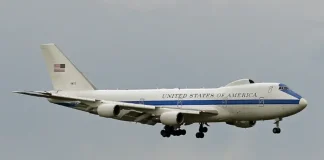 طائرة “يوم القيامة” الأميركية تحلّق فوق نبراسكا مع اقتراب مهلة ترامب لإيران