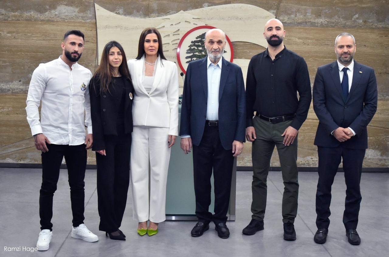 جعجع يلتقي أبناء الشهيدين معوّض ويؤكد دعمه للعائلة