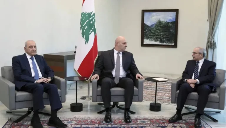 اجتماع رئاسي ثلاثي لبحث التفاوض مع إسرائيل… قلق من انهيار الهدنة في لبنان