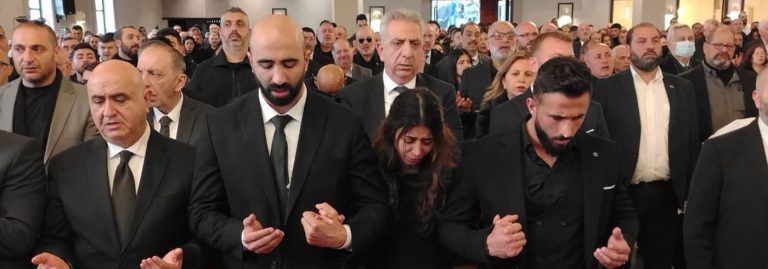 في مشهد مؤثّر، ودّع أولاد الشهيد بيار معوض وزوجته أهلهم وهم متشابكو الأيدي
