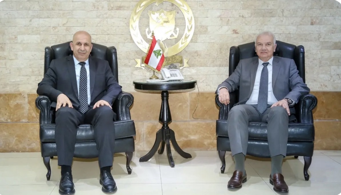 خريش تسلم من كرم مواد إسعافية مقدمة من “القوات اللبنانية”