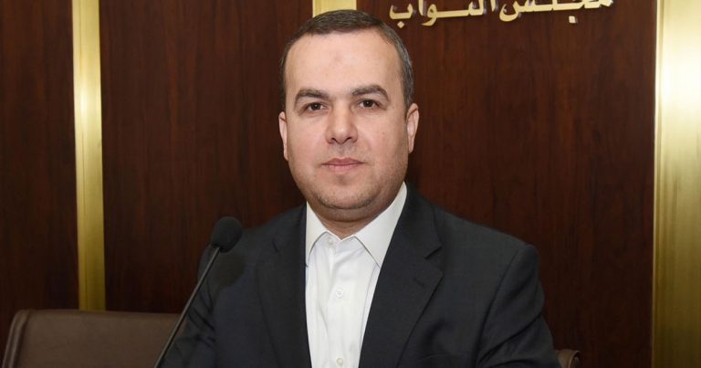 النائب في البرلمان اللبناني حسن فضل الله لرويترز: السفير الإيراني أبلغنا بأن وقف إطلاق النار سيبدأ الليلة