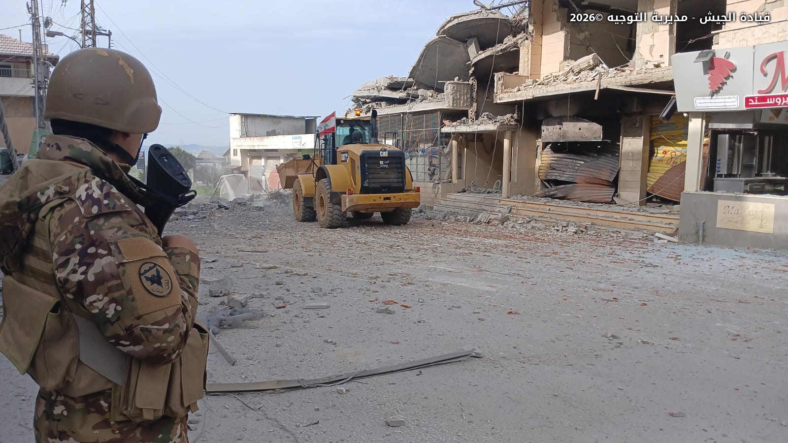 الجيش :مواكبة الأهالي العائدين إلى قراهم …