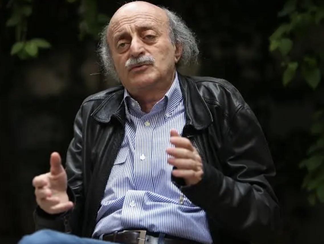 *الرئيس السابق للحزب “التقدمي الاشتراكي” وليد جنبلاط عبر “أكس”: “أحياناً التزام الصمت أفضل من التعليق على بعض التصريحات الخيالية كي لا نقول الهمايونية لبعض الناس والبلاد تمر بأخطار مصيرية. احترموا عقول البشر*