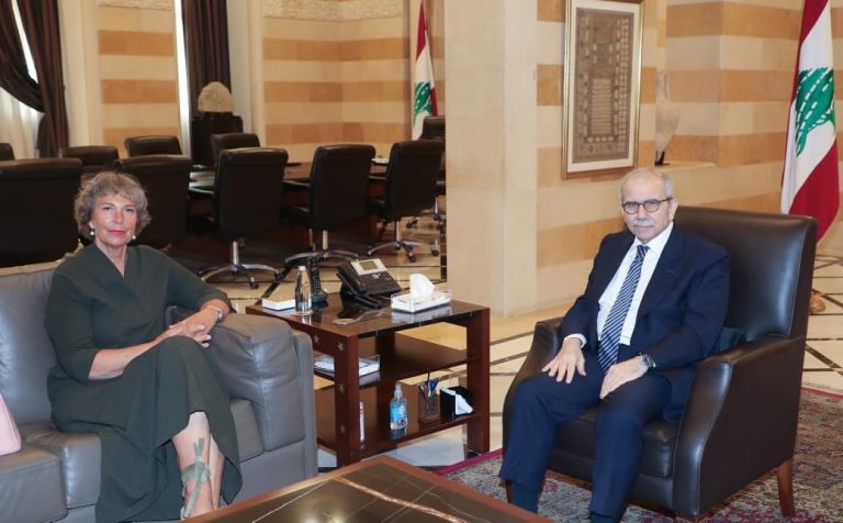 استقبل رئيس مجلس الوزراء الدكتور نواف سلام سفيرة سويسرا في لبنان ماريون ويشلت Marion Weichelt في زيارة بروتوكولية لمناسبة انتهاء مهامها في لبنان.