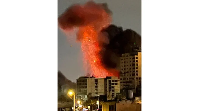 غارات عنيفة تهزّ صور واستهداف شقة في صيدا… وانذار اسرائيلي لهذه المباني