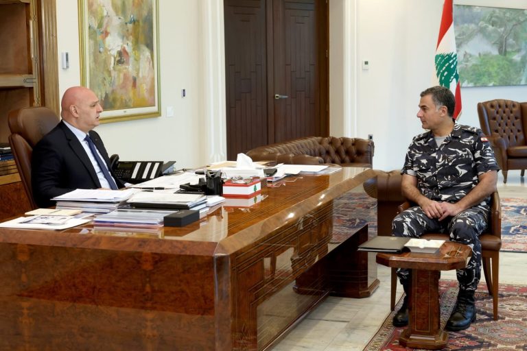 *رئيس الجمهورية اطلع من المدير العام لقوى الامن الداخلي اللواء رائد عبدالله على الاوضاع الامنية في البلاد وعمل مختلف وحدات قوى الامن الداخلي، والتدابير الامنية في بيروت وضرورة التشدد في تطبيقها*