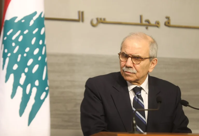 قاسم يهدّد الحكومة ولا يستحي… فليسحب وزراءه أوّلا