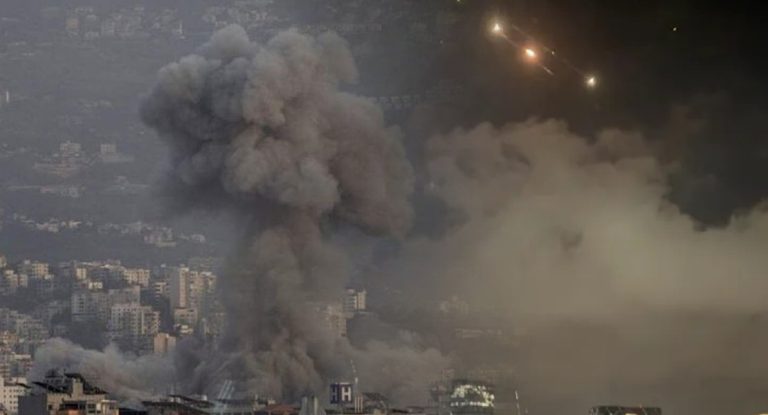 غارات وقصف مدفعي جنوبا.. وتفجير اسرائيلي في الخيام