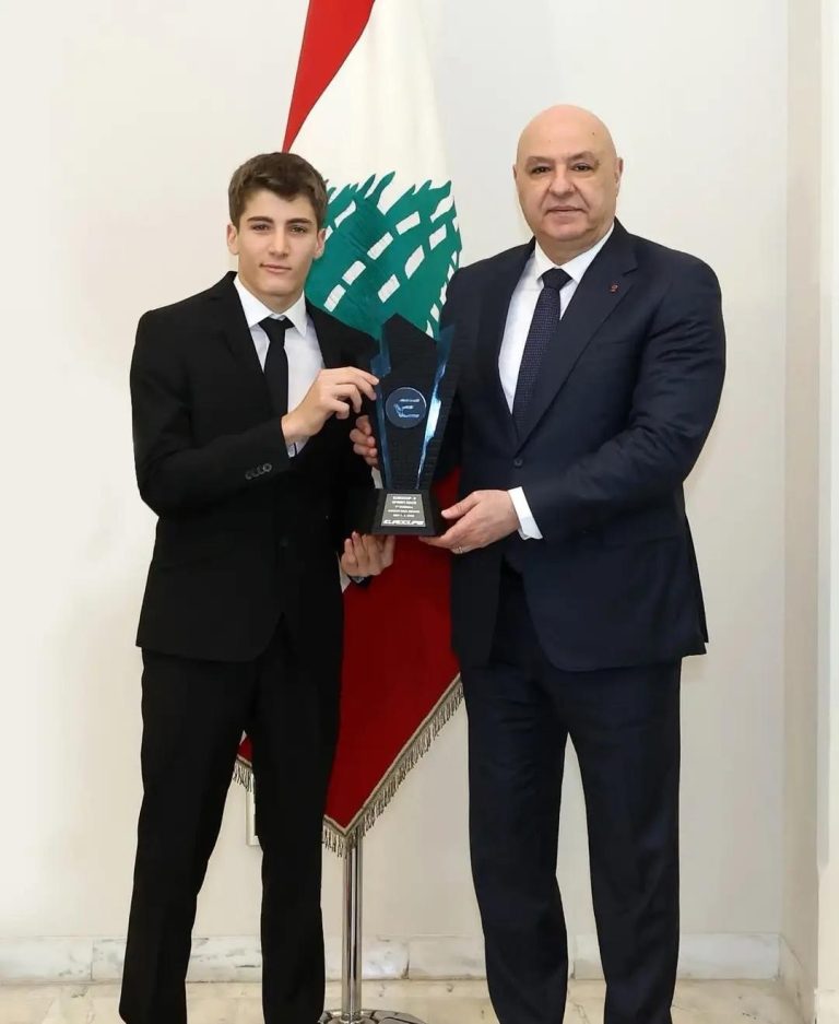 *الرئيس جوزاف عون هنّأ السائق اللبناني الشاب كرستوفر فغالي بفوزه بالمركز الأول في سباق السرعة ضمن الجولة الأولى من بطولة Eurocup-3، التي أُقيمت على حلبة بول ريكار في فرنسا، مؤكداً أنّه رفع اسم لبنان عالياً في المحافل الرياضية الدولية*