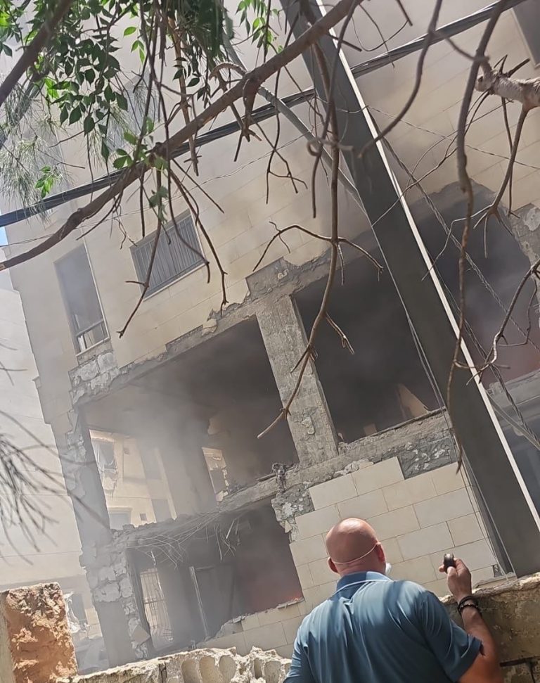 *الصورة من مكان الشقة المستهدفة مجمع الاجنحة الخمسة الشويفات*