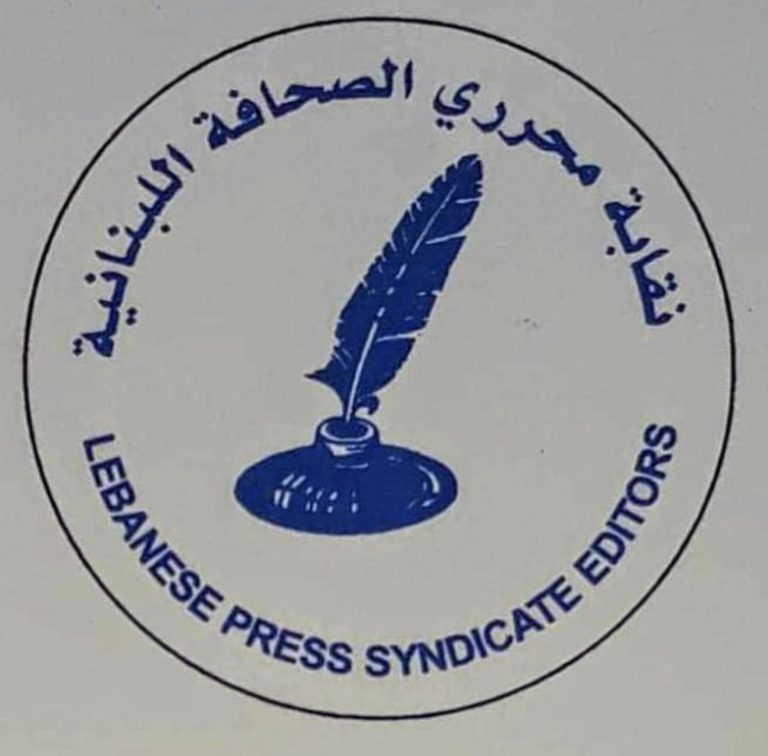 النقيب جوزف القصيفي يهنئ رنا جوني بسلامتها بعد إصابتها بغارة إسرائيلية في النبطيةً