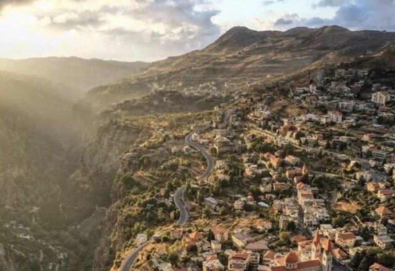 *طقس متقلب غدًا مع انخفاض الحرارة وأمطار موحلة متفرقة شمالًا ثم تحسّن تدريجي الأحد*