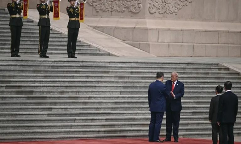 بدء مباحثات القمة بين الرئيسين الصيني والأميركي في قاعة الشعب الكبرى في بكين