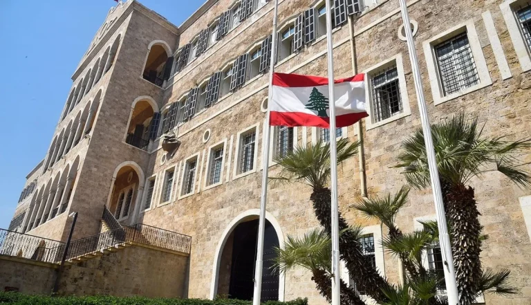 الخارجية تستعيد الهوية اللبنانية لأدباء المهجر على نصب نيويورك