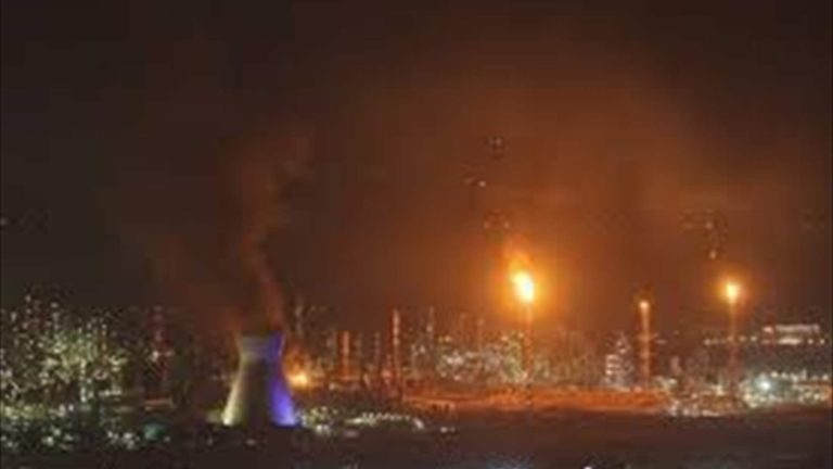 الجيش الأميركي يعلن قصف مواقع في إيران.. والحرس الثوري يرد